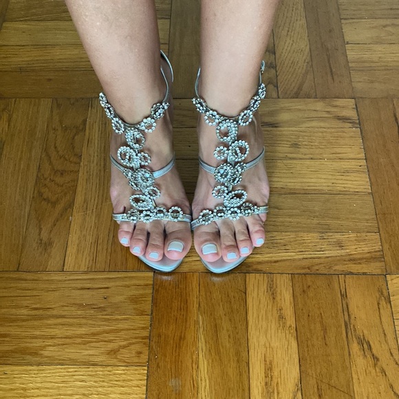 Stuart Weitzman Brillag Swarovski Jewel T Strap Evening Sandals - Picture 5 of 17
